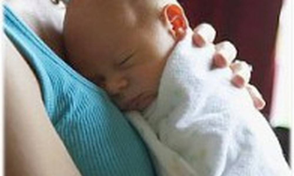 Почему не нужно бояться отрыжки у новорожденных после кормления