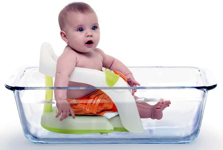 Приспособления для купания новорожденных: что лучше купить для ребенка