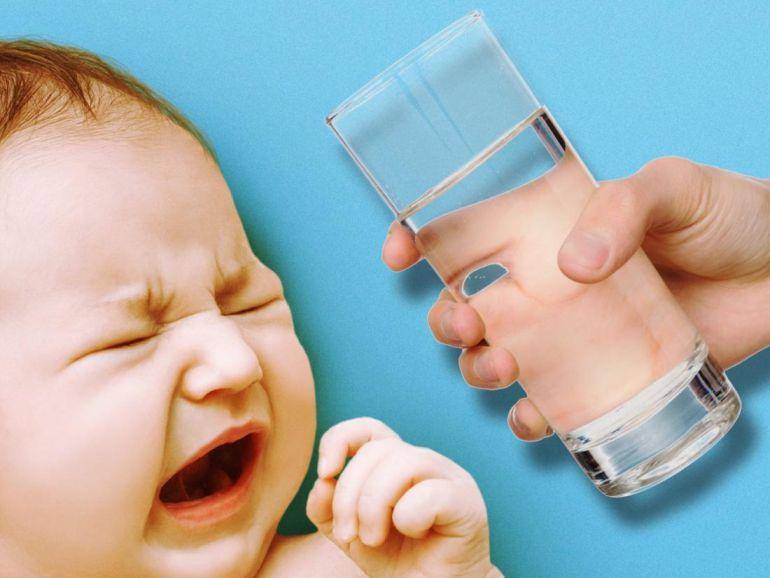 Какую воду давать детям с первых дней жизни: полезные советы