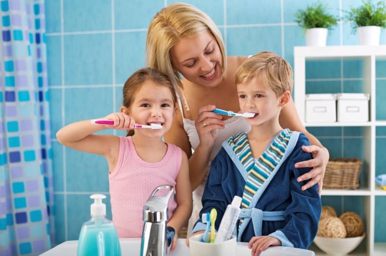 Как правильно чистить зубы ребенку в 1 год: простая инструкция