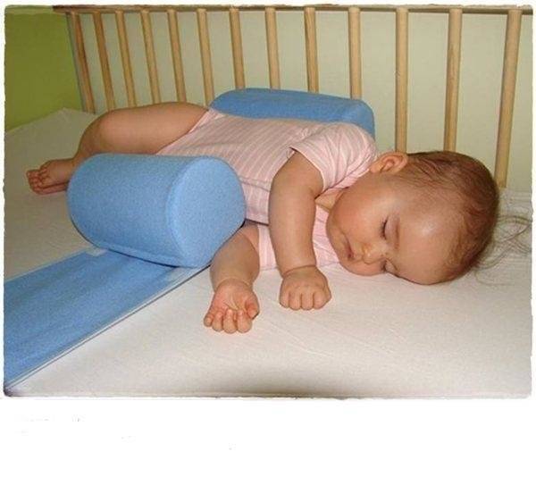 Спокойный сон грудничка:  какую позу для сна новорожденного выбрать