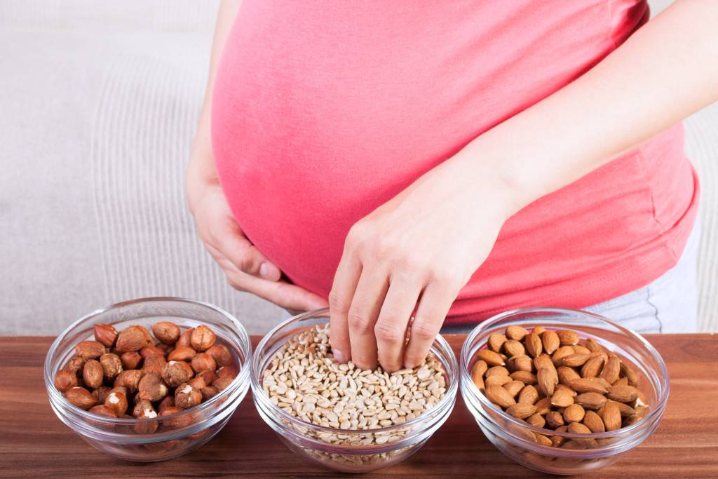 Можно ли во время беременности есть халву, каковы польза и вред этого продукта?
