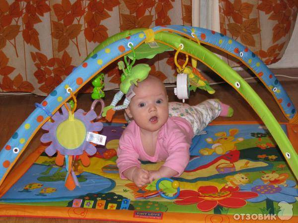 Развивающий коврик для детей: со скольки месяцев нужен, как выбрать лучший?