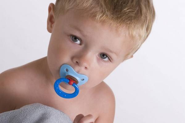 Ребенок сосет пальчики - причины, диагностика и лечение