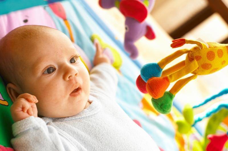 Развитие ребенка в 2 месяца: что должен уметь, как заниматься с малышом в 2 месяца