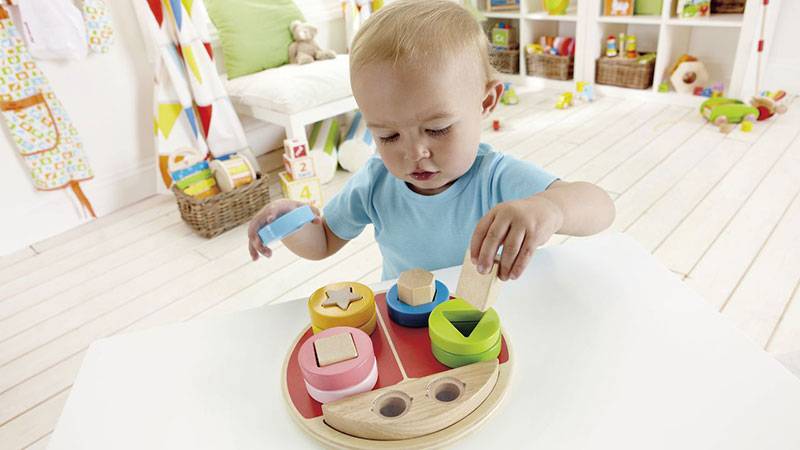 Какие игры и игрушки нужны ребенку в 9 месяцев