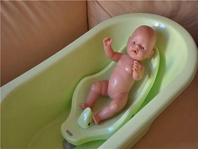 Купание новорожденного в ванной