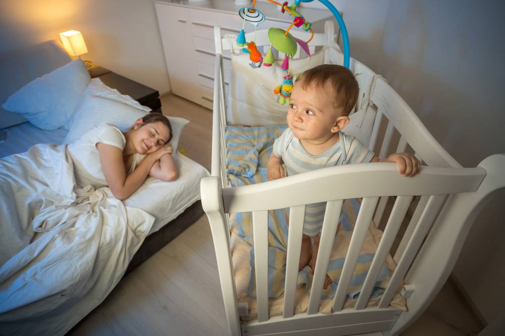Как приучить ребенка засыпать самостоятельно: практические советы и полезные рекомендации специалистов для перевода малыша на отдельную кроватку