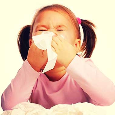 Почему у ребенка неприятно пахнет из носа и что делать в этой ситуации?