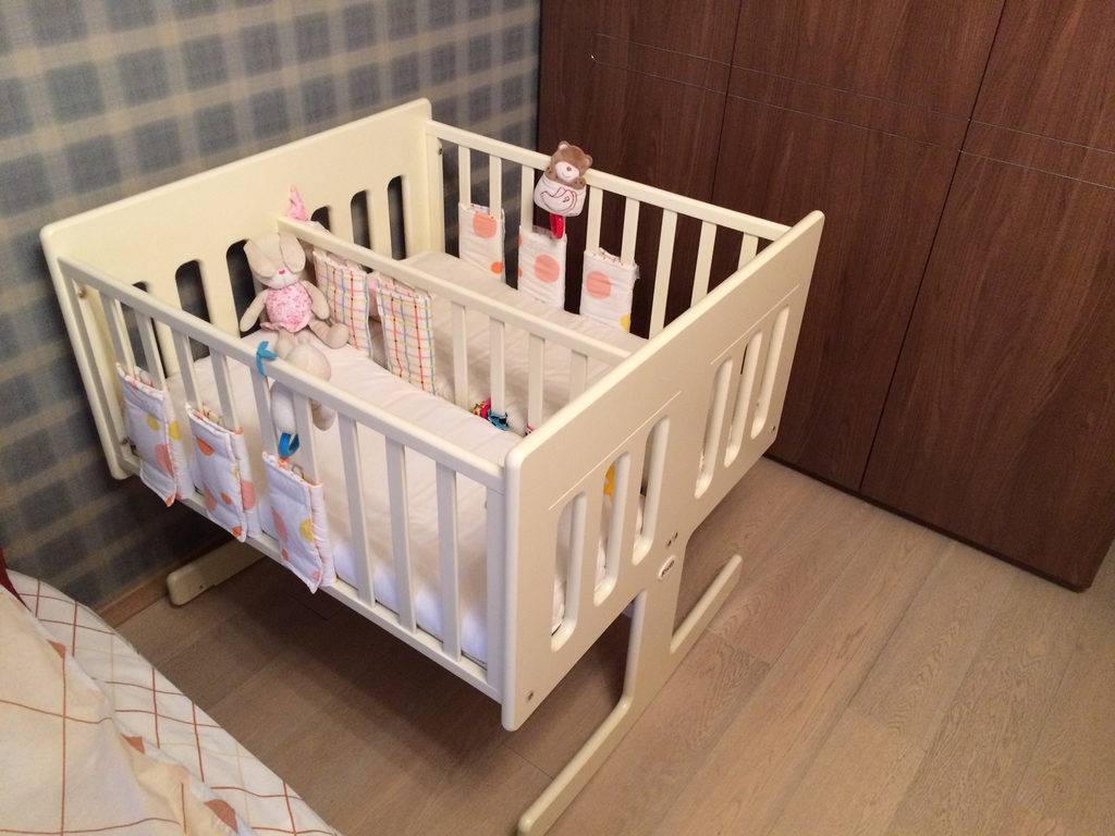 Кровать для двойни новорожденных — как организовать спальные места двойняшкам: варианты