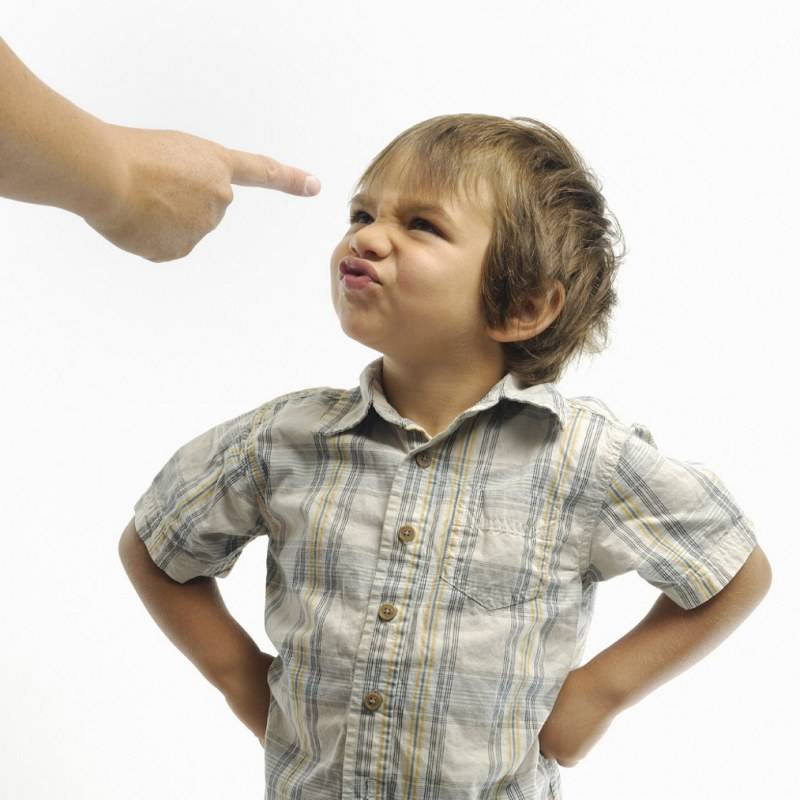 Если ребенок не слушается: как реагировать на непослушание, что делать родителям