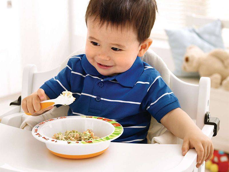 Ребенок после года: чем его накормить и как научить есть самостоятельно. как научить ребенка самому есть ложкой