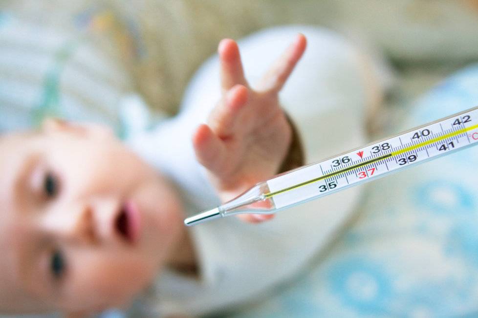 Если у ребенка температура 38 — как лечить