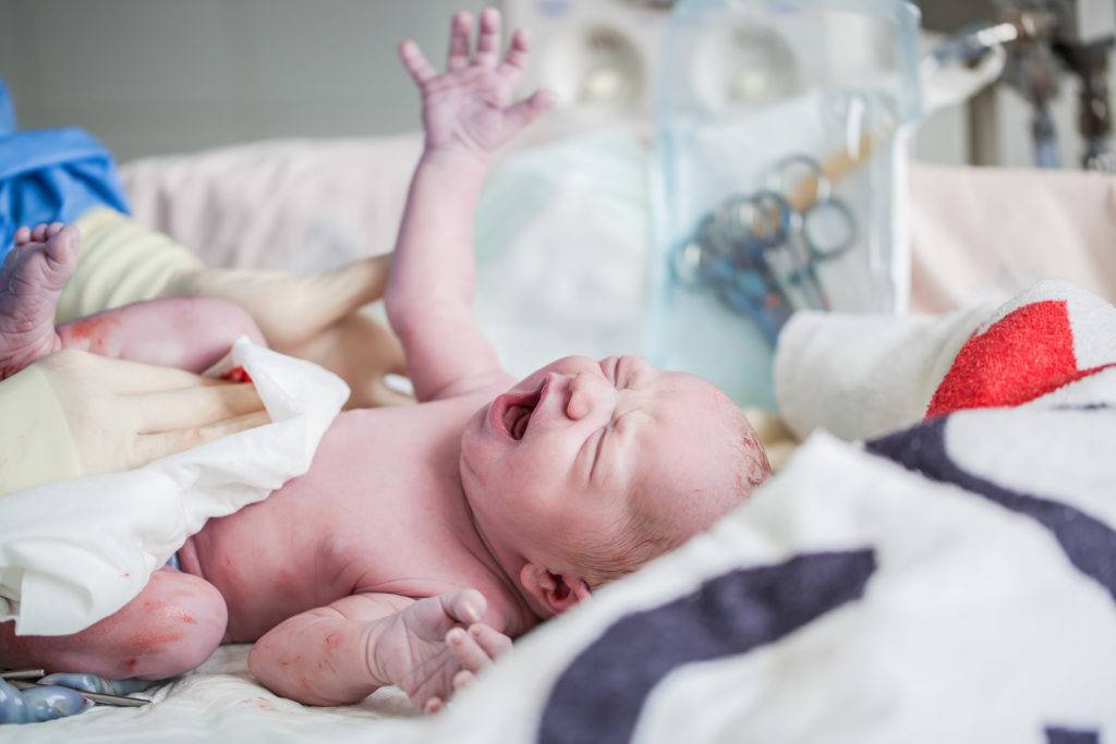 Почему младенцы крепко спят под «белый шум», и что это такое