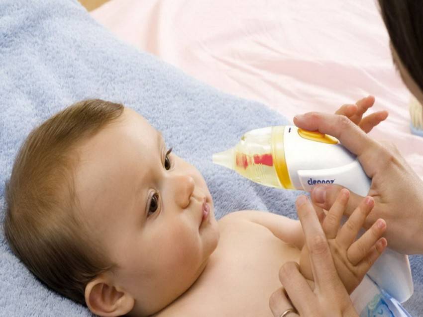 Можно ли купать ребенка при насморке, температуре, кашле, бронхите (Комаровский)