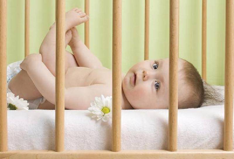 Как приучить ребенка спать отдельно в своей кроватке: советы и рекомендации специалистов