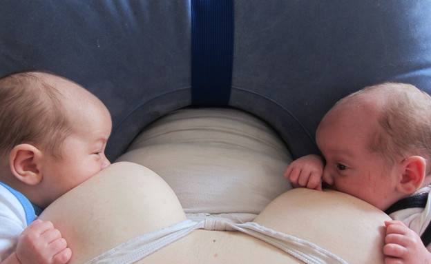 Советы по грудному вскармливанию двойни: кормление грудью двойняшек одновременно