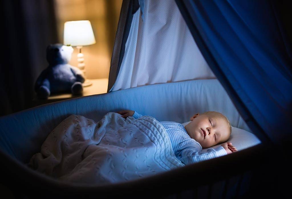 Ребенок стал часто просыпаться ночью и резко плачет: причины плохого сна в 4 месяца