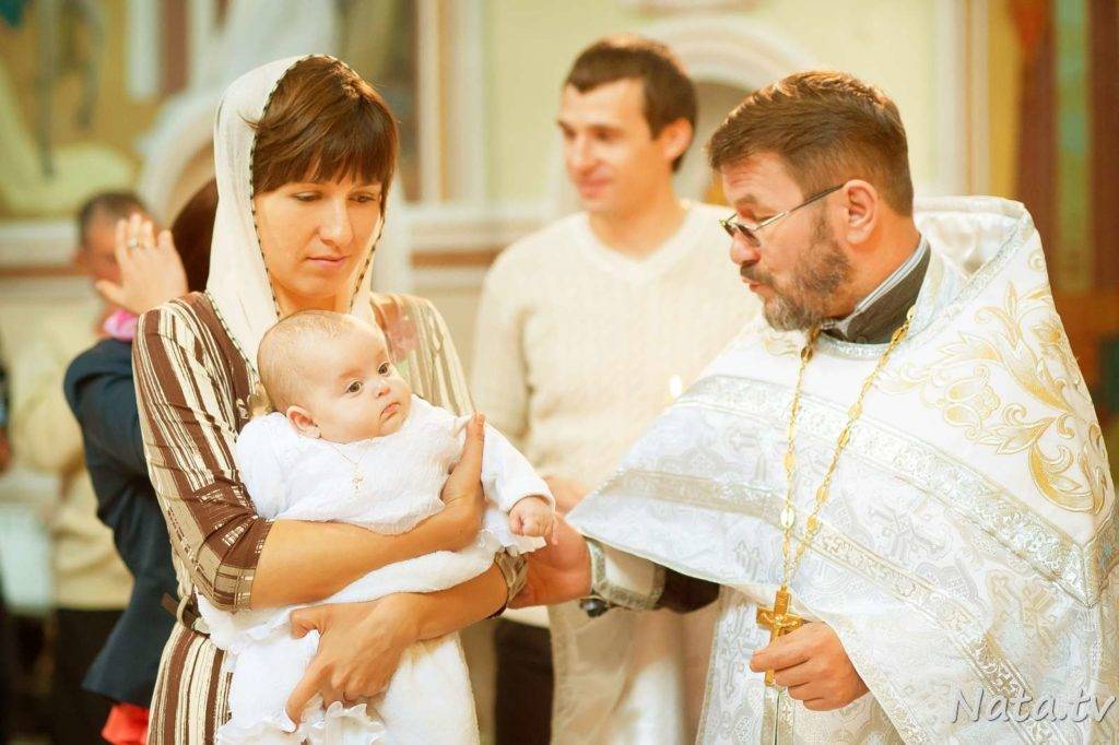 Крестные родители: кто может стать крестным?