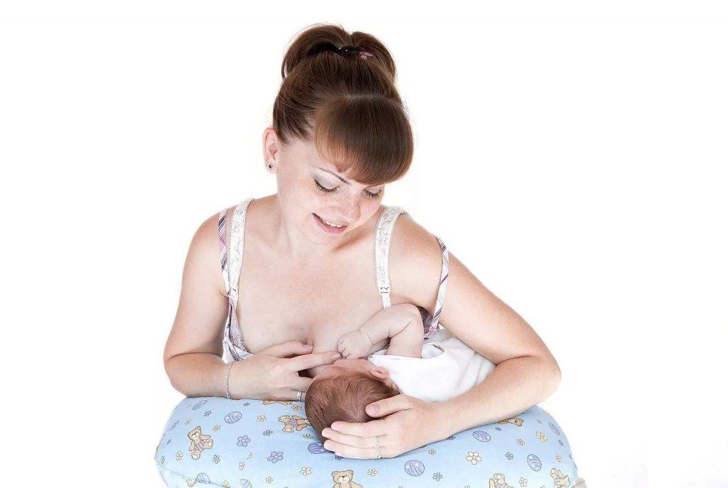 Позы для кормления грудью: обзор правильных и удобных вариантов