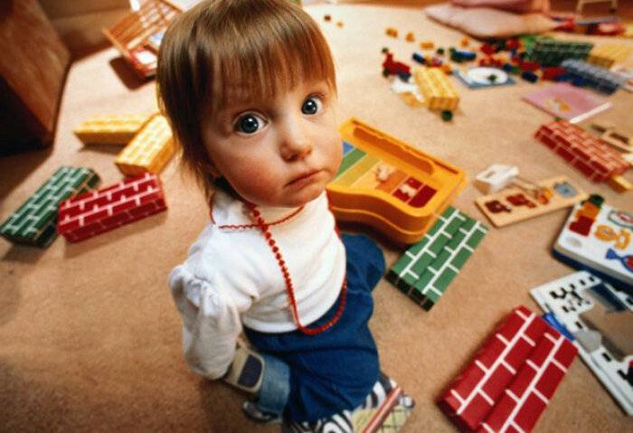 Почему ребенок ломает игрушки