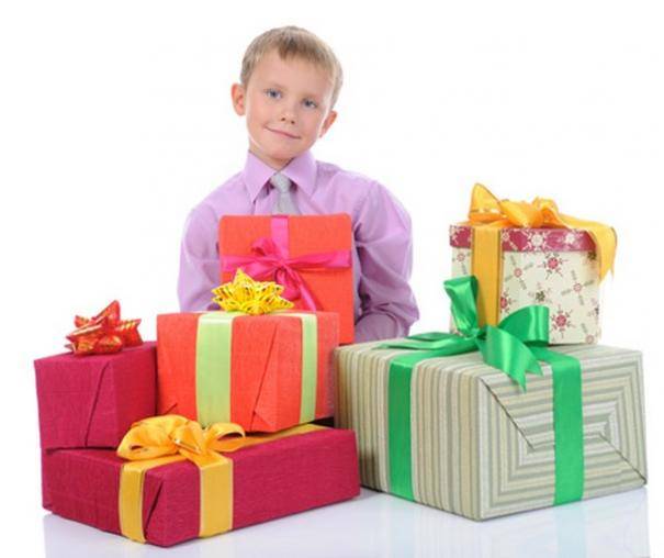 Что подарить мальчику на день рождения?  200+ свежих идей для подарка