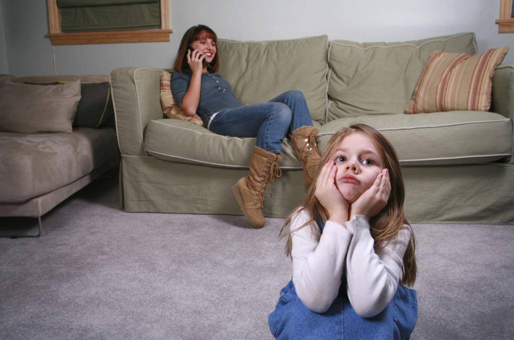 Не подпускайте ее к детям: 8 признаков плохой няни | parents