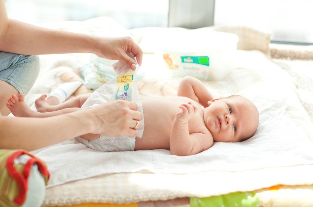 Сколько подгузников в день нужно новорожденному, как часто менять памперс?