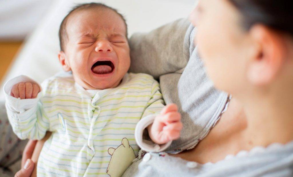 Новорожденный ребенок плачет после кормления, извивается, тужится: почему? - мытищинская городская детская поликлиника №4