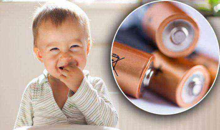 Что делать, если ребенок случайно проглотил батарейку: симптомы, последствия и первая помощь малышу