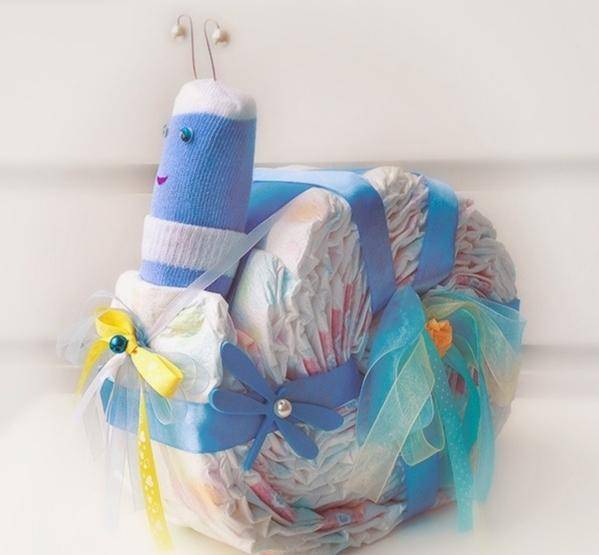 Подарок из памперсов (26 фото): как сделать и оформить оригинальный подарок из подгузников для девочки и для мальчика?