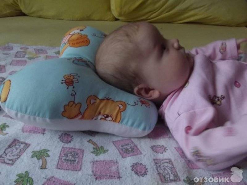 Ортопедическая подушка для новорожденных: нужна ли, как выбрать, как пользоваться