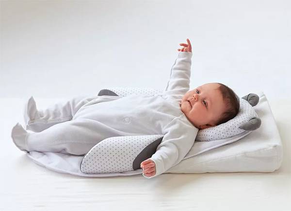 Ортопедическая подушка для новорожденных - с какого возраста использовать