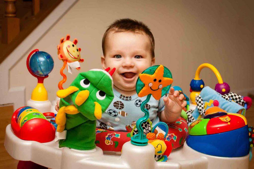 На потеху мальчикам и девочкам: обзор лучших развивающих игрушек для детей от 1 года