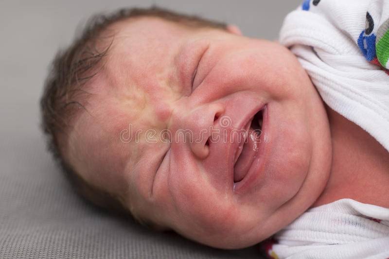 Грудной ребенок тужится и краснеет. почему новорожденный кряхтит, выгибается и краснеет при этом