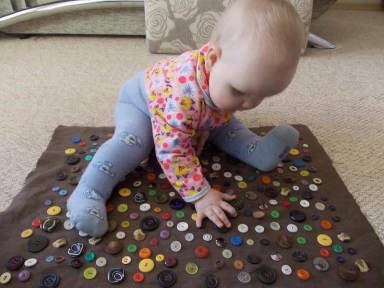 Как развивать ребенка в 9 месяцев: физические и психологические факторы, игрушки своими руками, развивающие игры