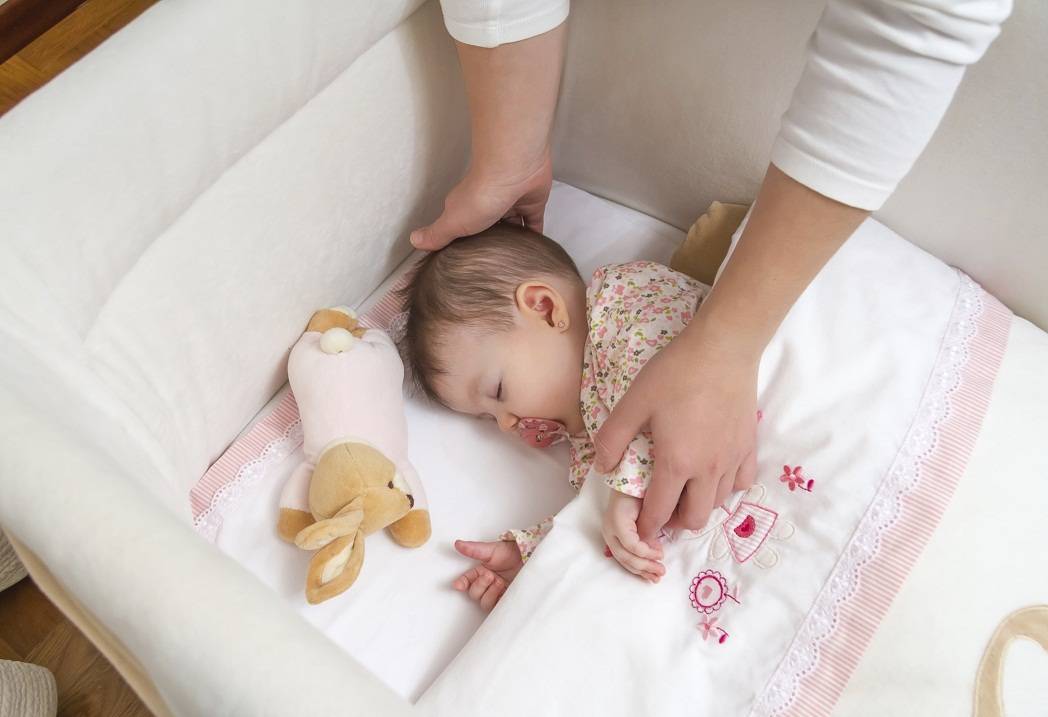 Как уложить ребенка спать без грудного кормления и укачивания