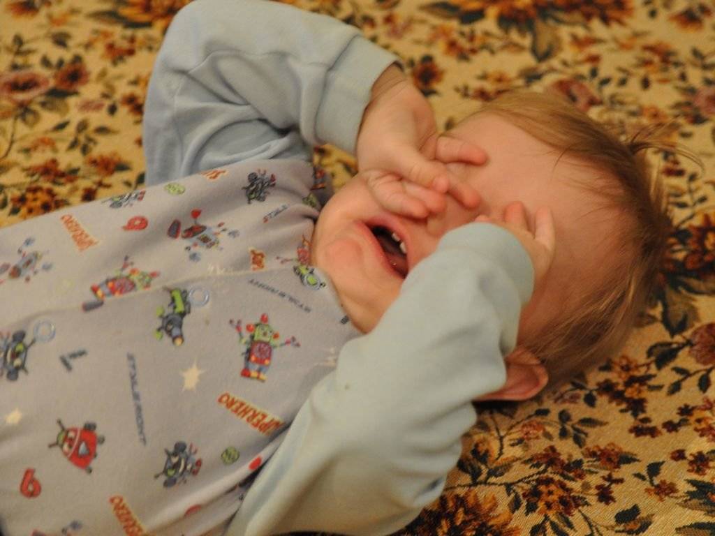 Почему ребёнок плачет во сне?