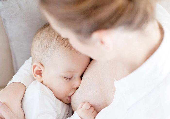 Как разбудить новорожденного для кормления