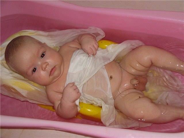 Как часто нужно купать ребенка до года: сколько раз в неделю мыть новорожденных, каковы особенности и важность водных процедур для здоровья малышей?