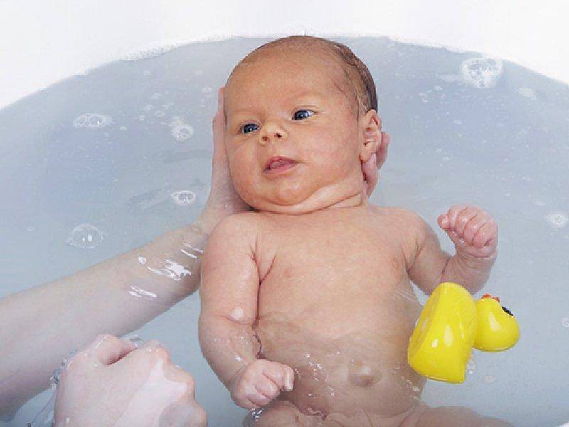 10 правил купания новорожденного