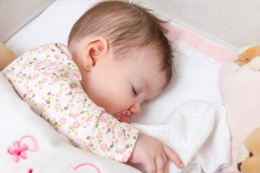 Ребенок плачет перед сном: причина плача у грудничка перед сном