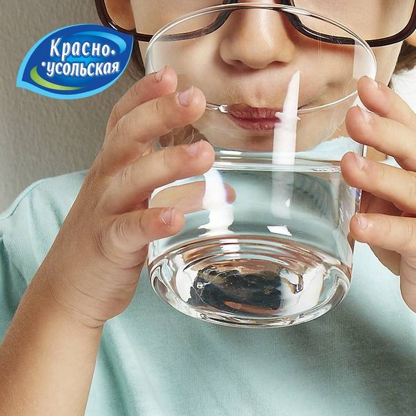 Как приучить ребенка пить воду в разном возрасте