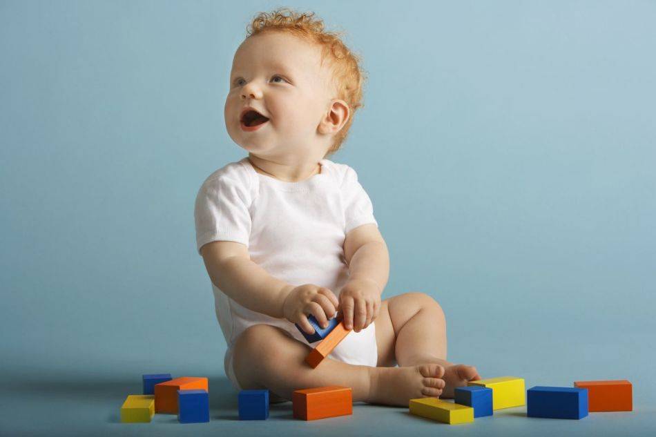 Развитие ребенка в 8 месяцев: что должен уметь питание