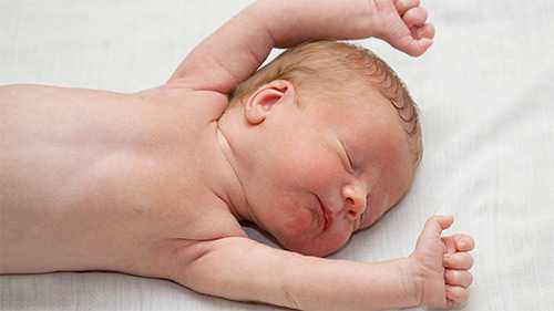 Родничок у новорожденных: зачем он нужен и о чем может предупредить родителей