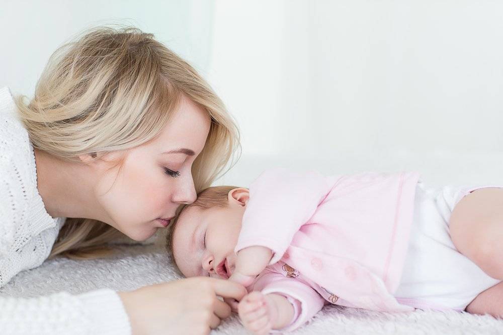 Как отучить ребенка от укачивания и уложить спать без слез и истерик