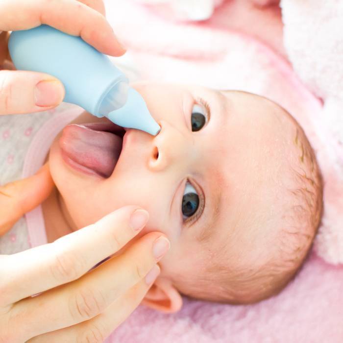 Как правильно чистить ушки новорожденному: видео-инструкция и 5 правил ухода за ушами грудного ребенка