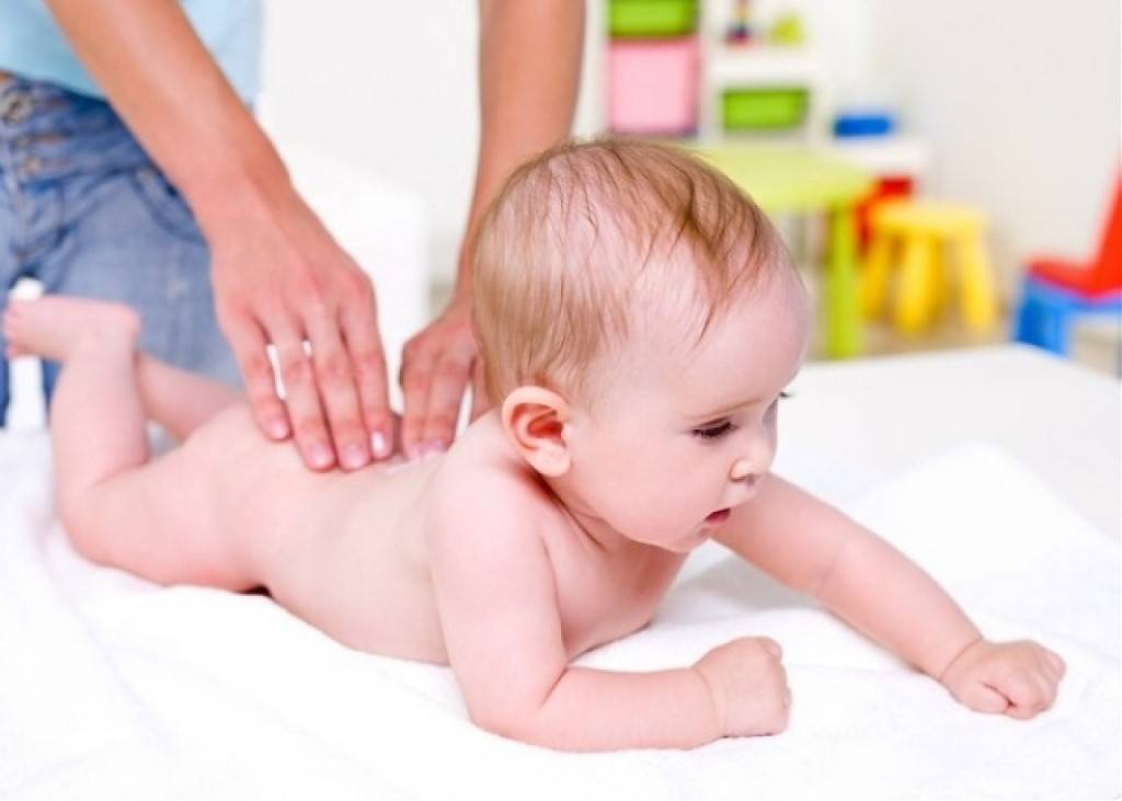Массаж при мышечной дистонии у младенцев: 3 методики проведения