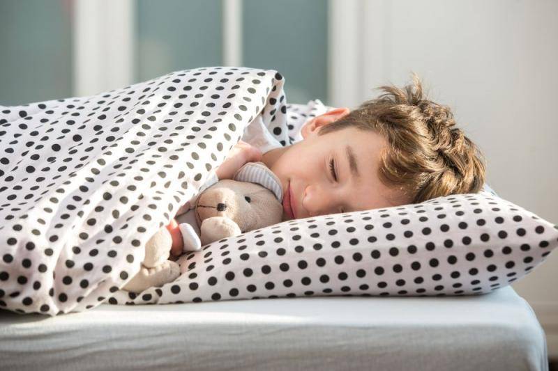 Как научить ребенка спать на "взрослой" кровати?