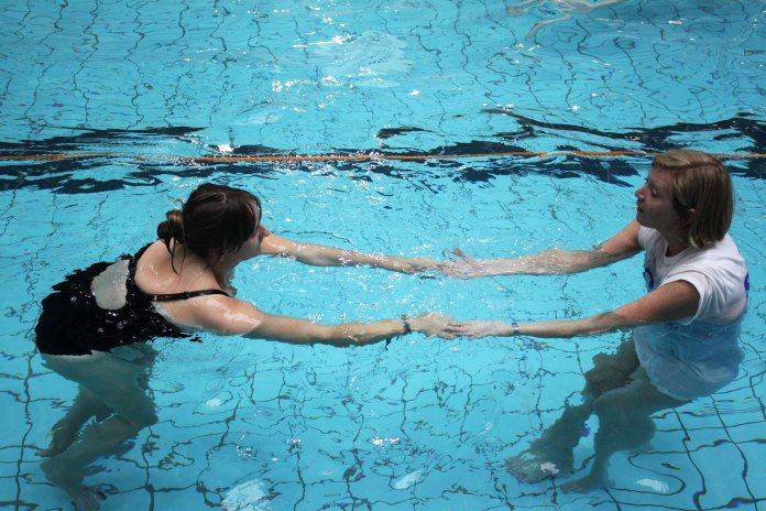 Как научиться плавать стилем брасс: программа для самостоятельного обучения
